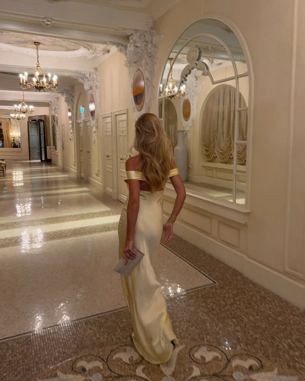 Alicia | Vestido Maxi de Satén con Espalda Descubierta